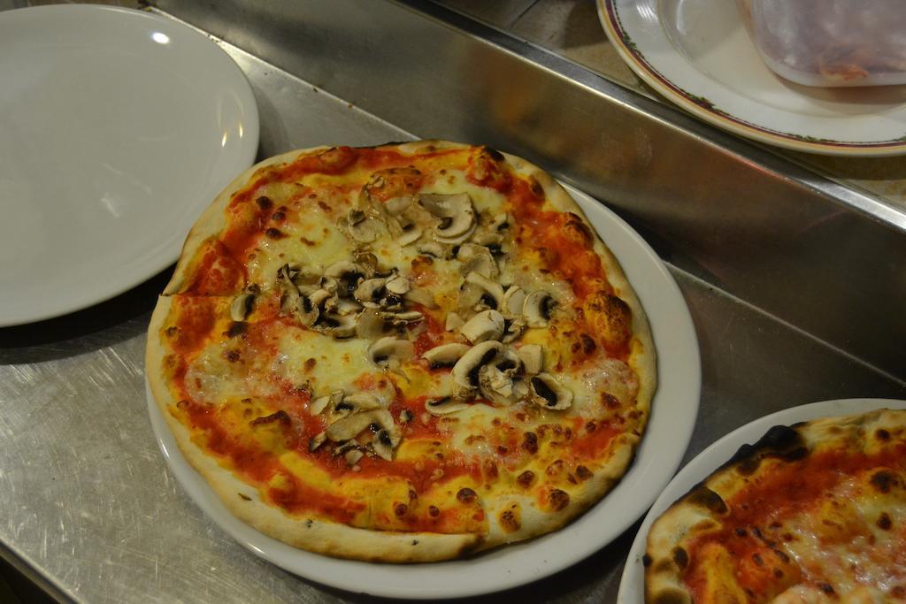 Albergo Ristorante Mancinelli Fossombrone Esterno foto