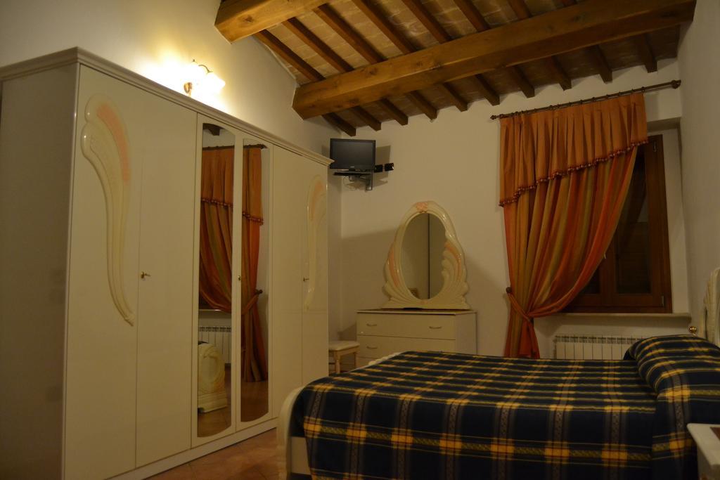 Albergo Ristorante Mancinelli Fossombrone Camera foto